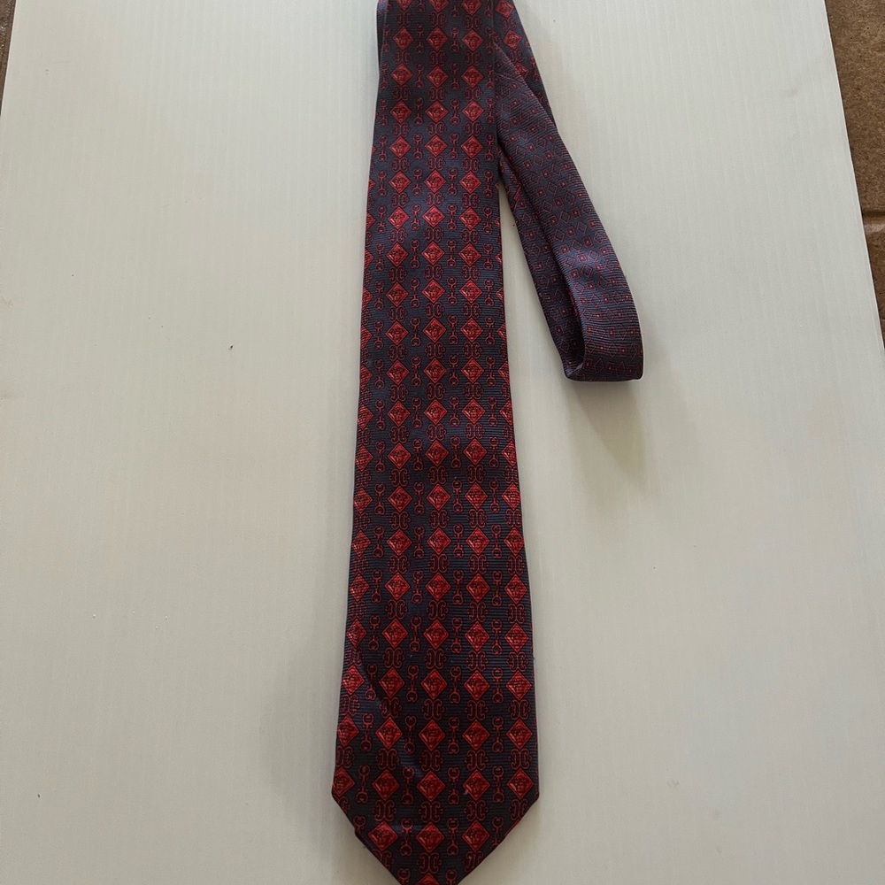 Versace 100% silk tie made in Italy in mint condition